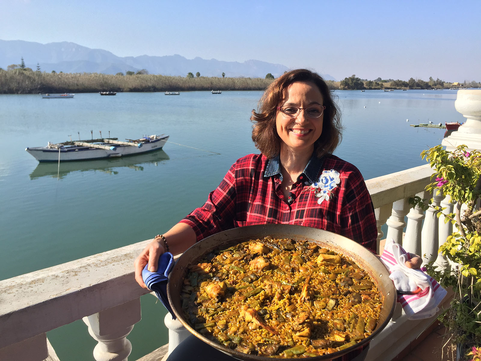 https://0901.nccdn.net/4_2/000/000/000/419/cc-paella.jpg
