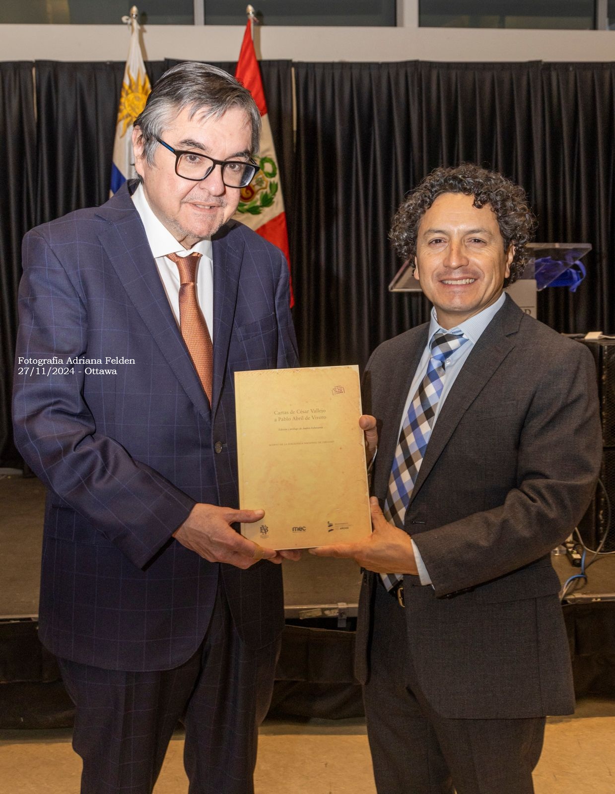 27 de noviembre de 2024 – Donación de libro Cartas de César Vallejo a Pablo Abril de Viviero, editado y prologado por Andrés Echevarría y publicado por la Biblioteca Nacional del Uruguay (BNU).