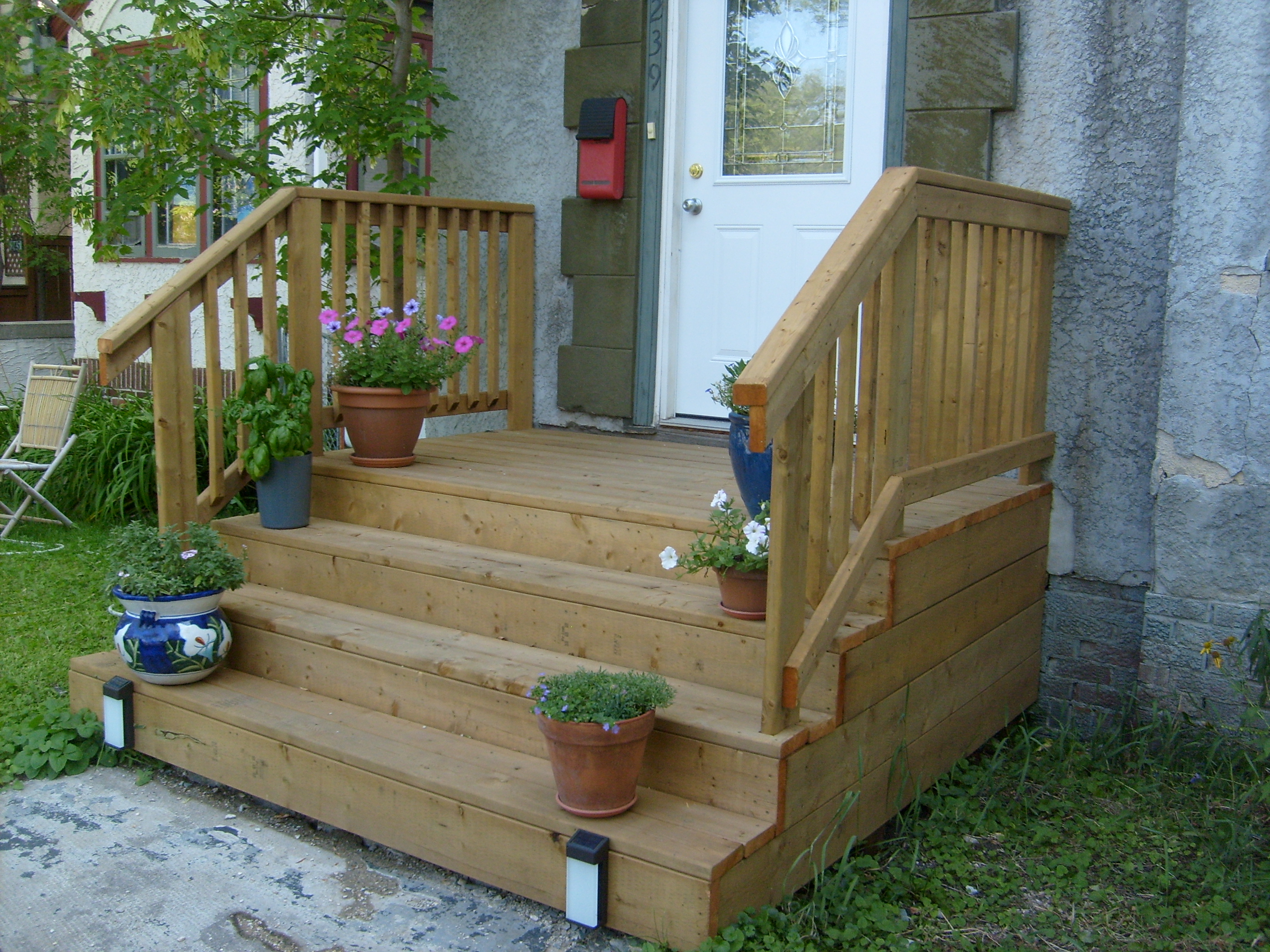 https://0901.nccdn.net/4_2/000/000/002/052/front-stairs-203.jpg