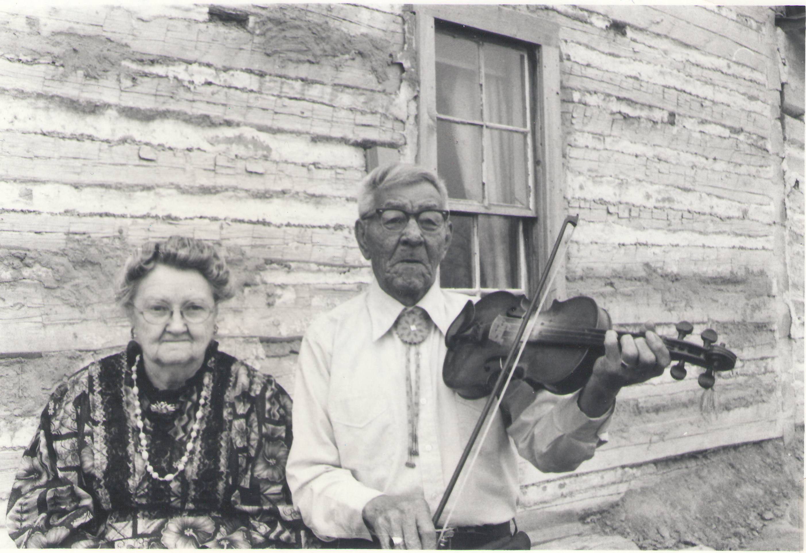 Thanks to quick responses we were able to determine that this couple is Narcisse and Elsie Lizotte!

990.4.79.135
Reid, Gordon