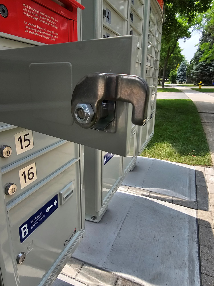 https://0901.nccdn.net/4_2/000/000/008/486/canada-post-new-lock-inner-part-3_.jpg
