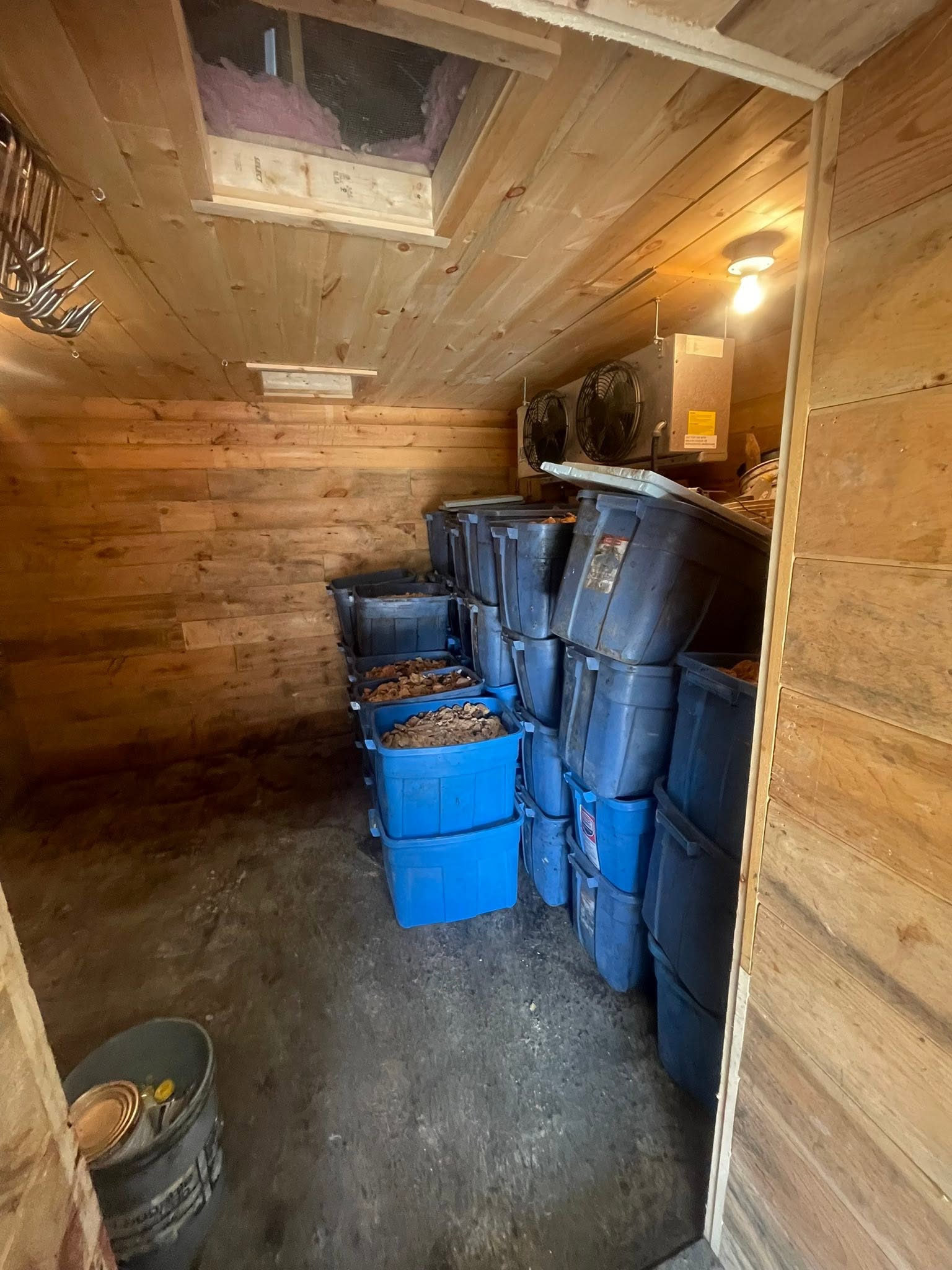 https://0901.nccdn.net/4_2/000/000/008/486/wild-north-outfitters-hunting-camp-cooler1-madawaska-ontario-.jpg