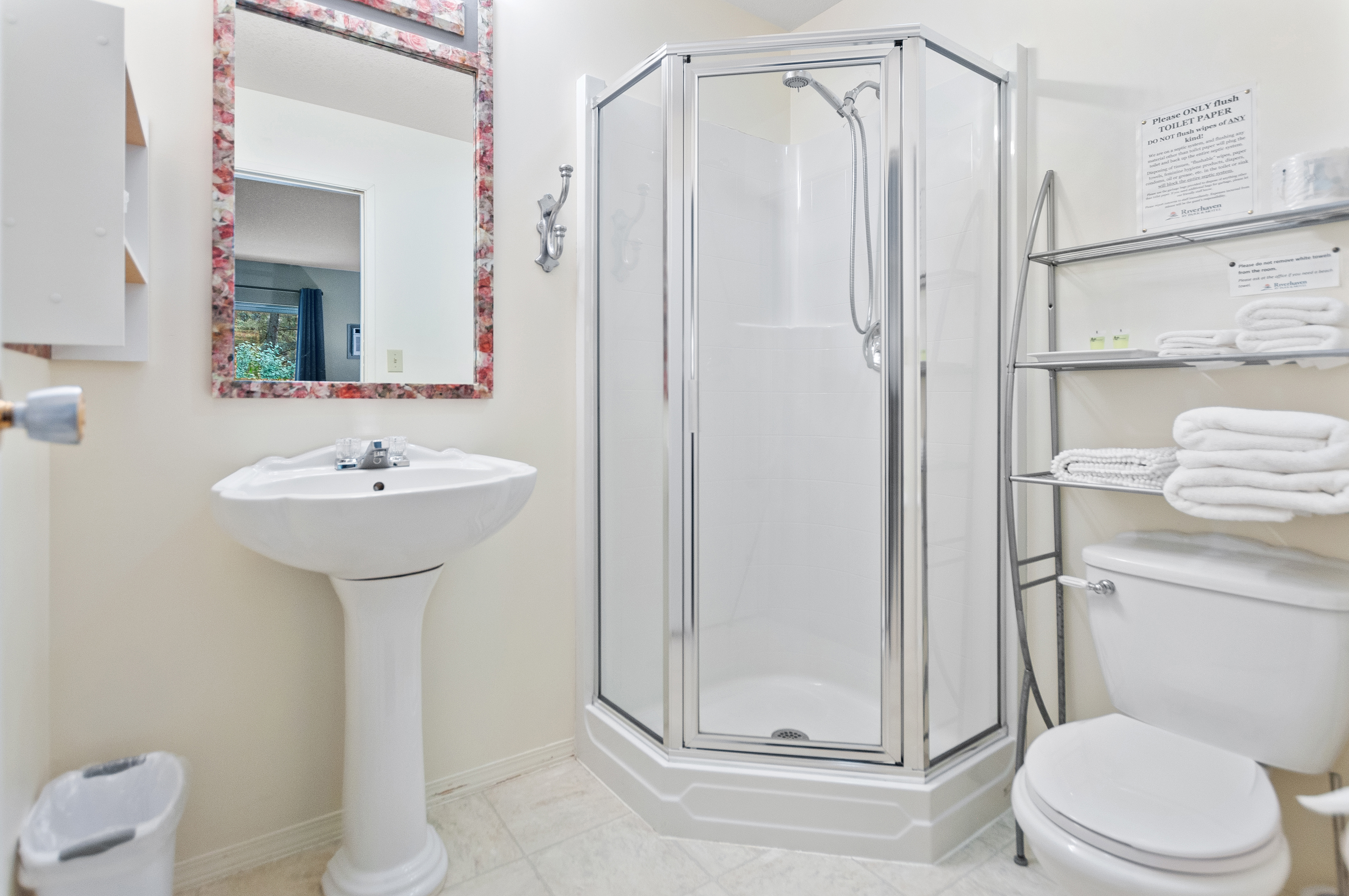 https://0901.nccdn.net/4_2/000/000/009/798/motel-room-bathroom.jpg