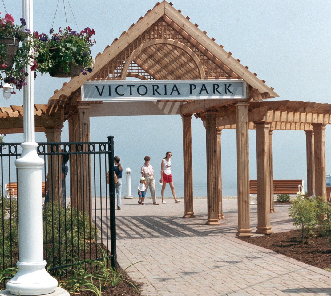 https://0901.nccdn.net/4_2/000/000/009/e86/1cobourg--entrance-pergola--2-.jpg