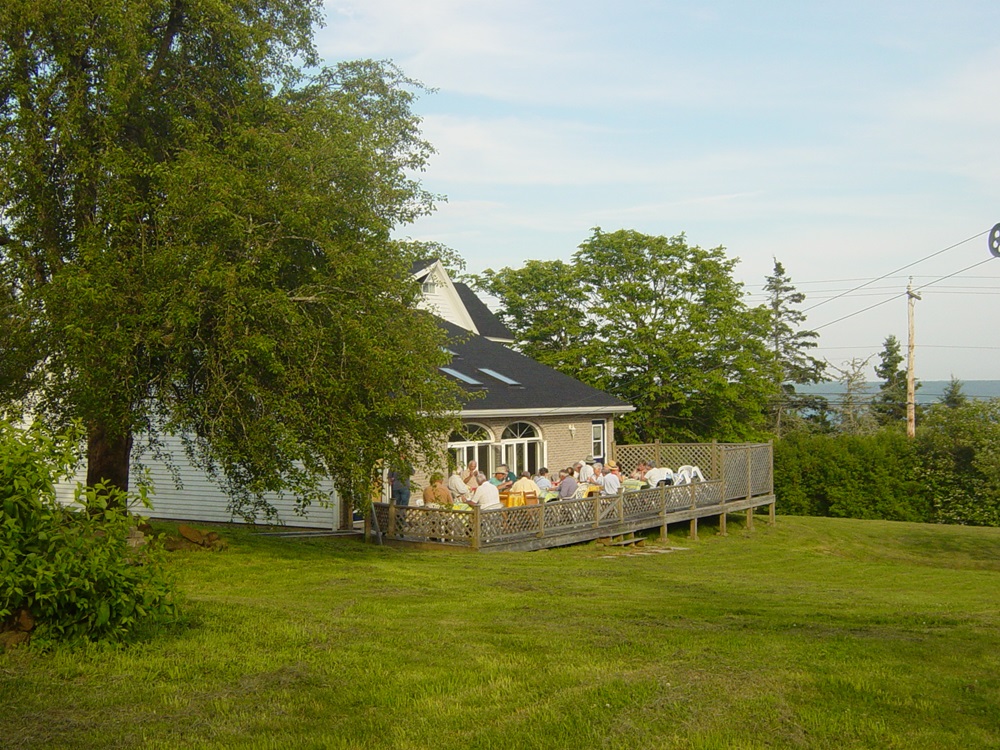 https://0901.nccdn.net/4_2/000/000/00d/f43/potluck_supper_June_2008.JPG