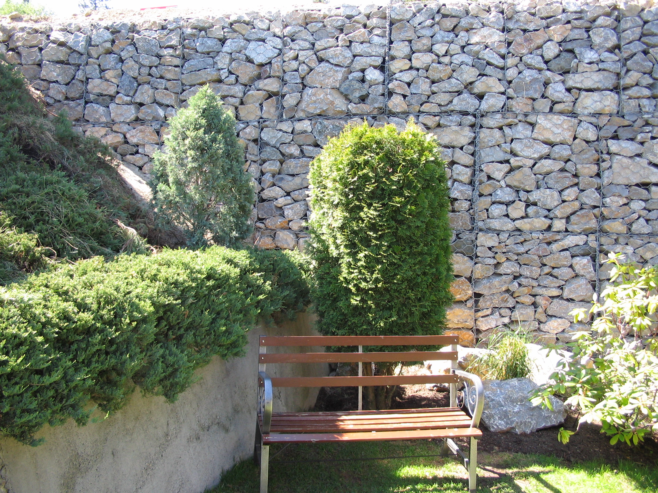 https://0901.nccdn.net/4_2/000/000/00d/f43/wall-with-bench.jpg