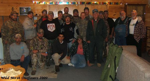 https://0901.nccdn.net/4_2/000/000/00d/f43/wild-north-outfitters-bear-hunting-camp-group.jpg