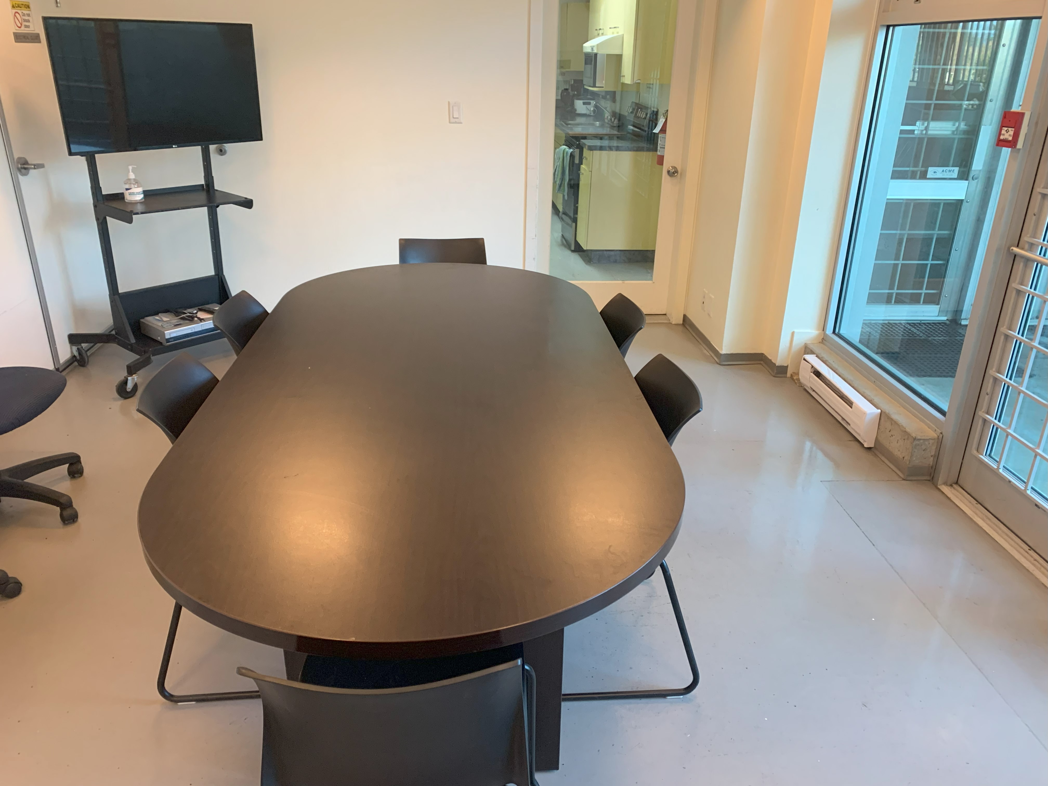 https://0901.nccdn.net/4_2/000/000/00f/745/boardroom-1.jpeg