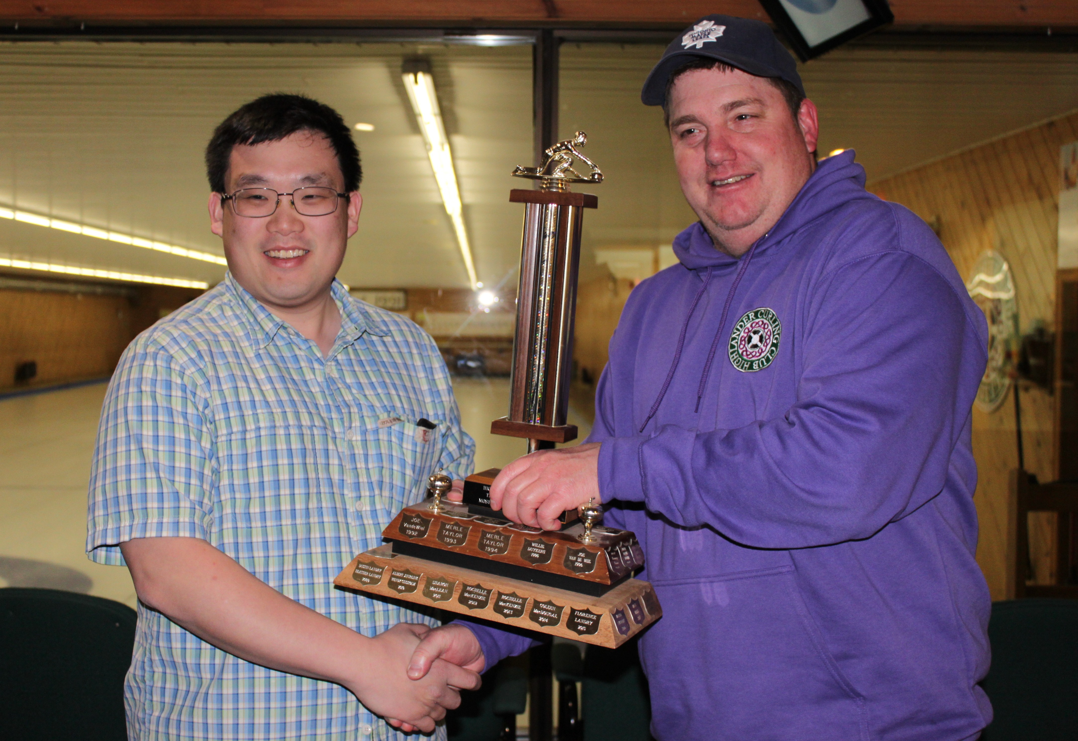 Thursday Night Mixed Most Sportsmanlike Player - Alex Foo
Presented by 2021-2022 Most Sportsmanlike Player - Eric Lumsden