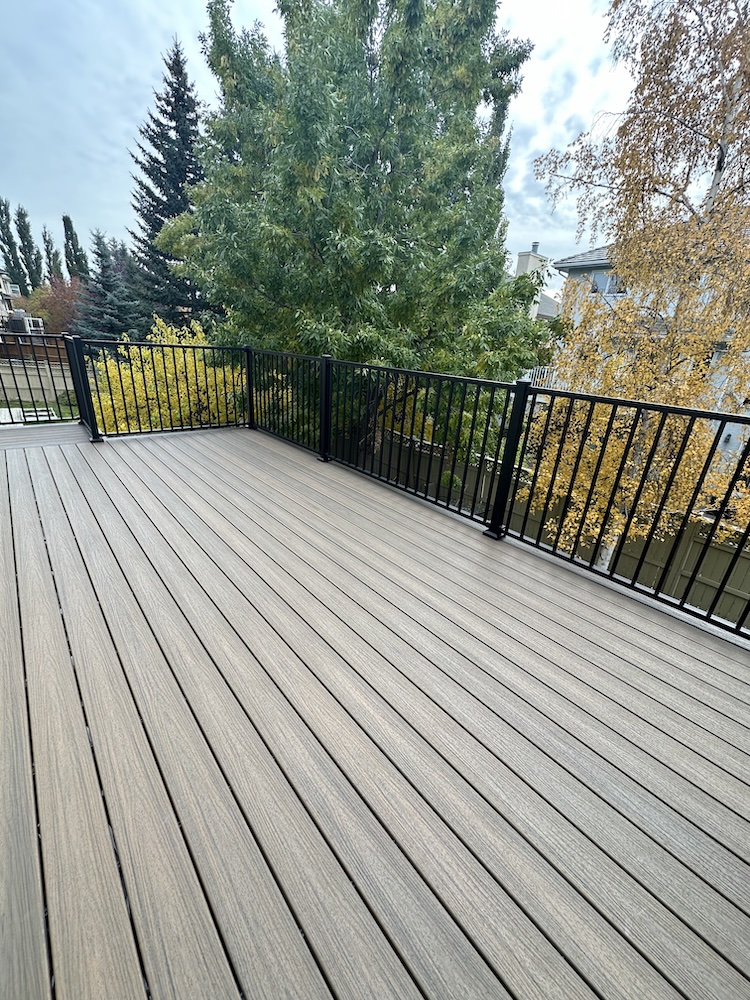 https://0901.nccdn.net/4_2/000/000/011/751/calgary-decking-trex30.jpg