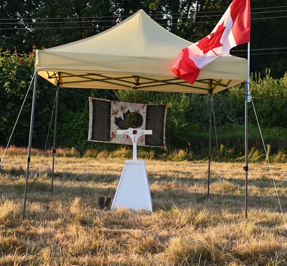 https://0901.nccdn.net/4_2/000/000/011/751/cenotaph-frank-huber-built.jpg