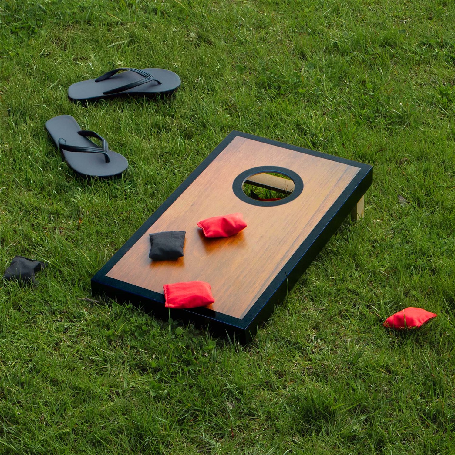 https://0901.nccdn.net/4_2/000/000/011/751/gs103_mini-cornhole-set_lifestyle_v2.jpg