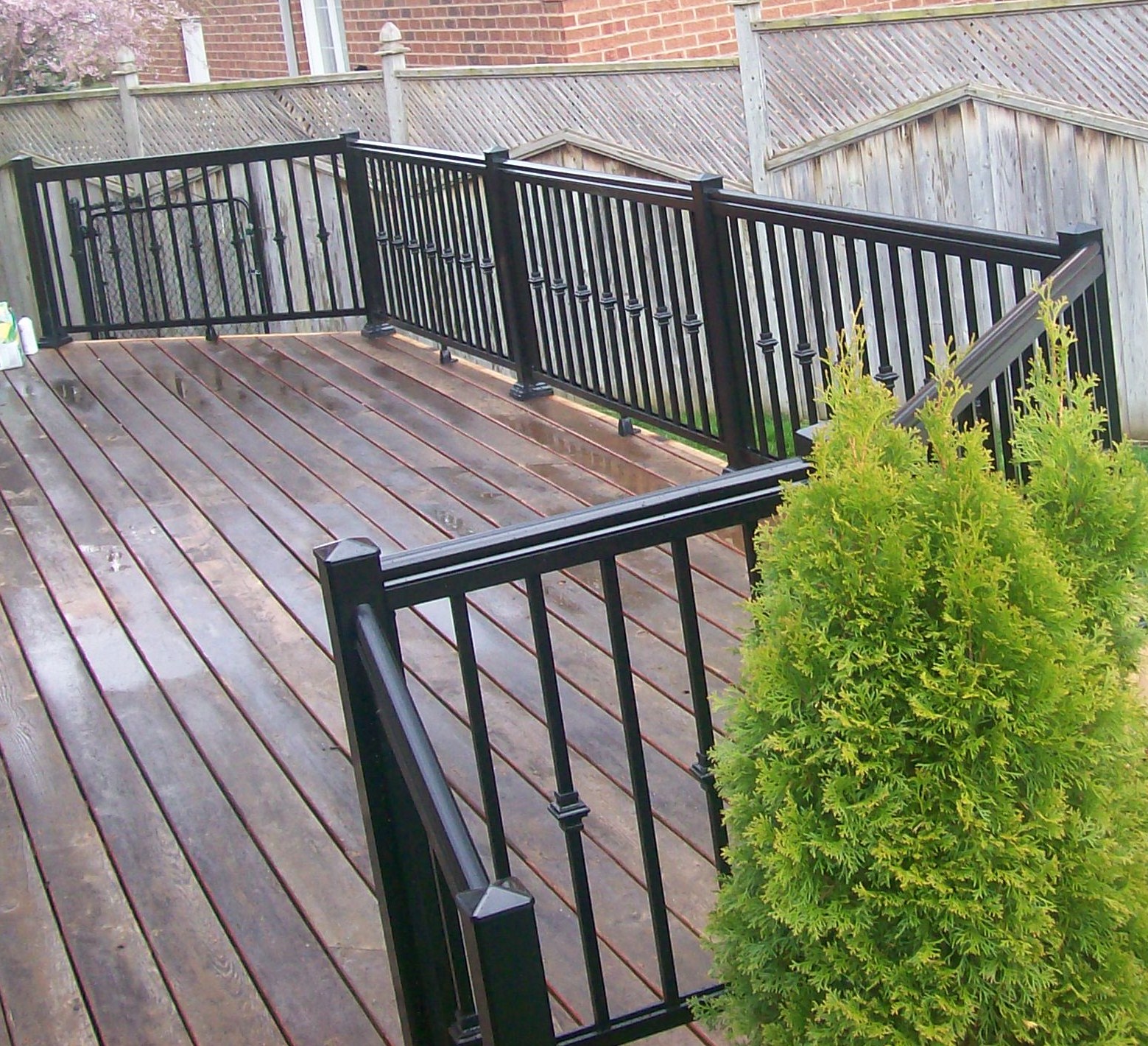 ALTERNATING DIAMONDS