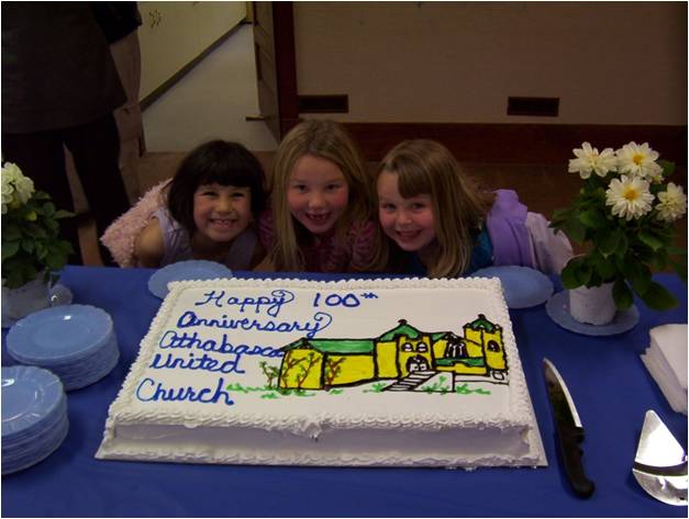 https://0901.nccdn.net/4_2/000/000/017/e75/100th-congregational-Cake-with-Children.jpg
