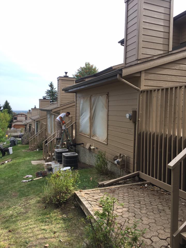 https://0901.nccdn.net/4_2/000/000/017/e75/Calgary-Painter-Townhouse2.jpg