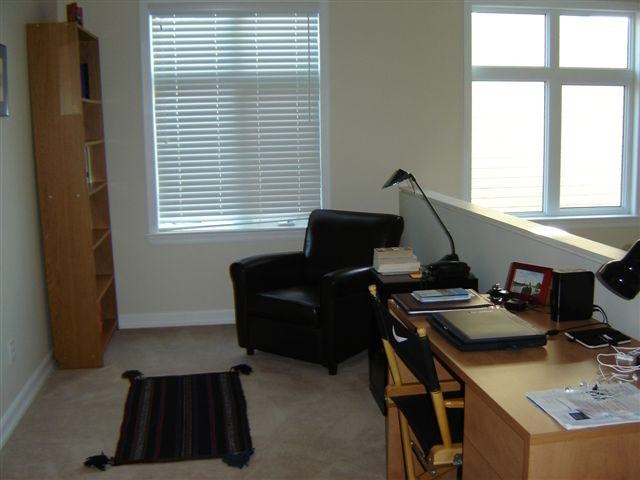https://0901.nccdn.net/4_2/000/000/017/e75/manorhill-den.jpg