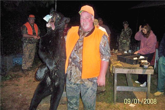 https://0901.nccdn.net/4_2/000/000/017/e75/ontario-bear-hunting-outfitter-successful-hunter.jpg
