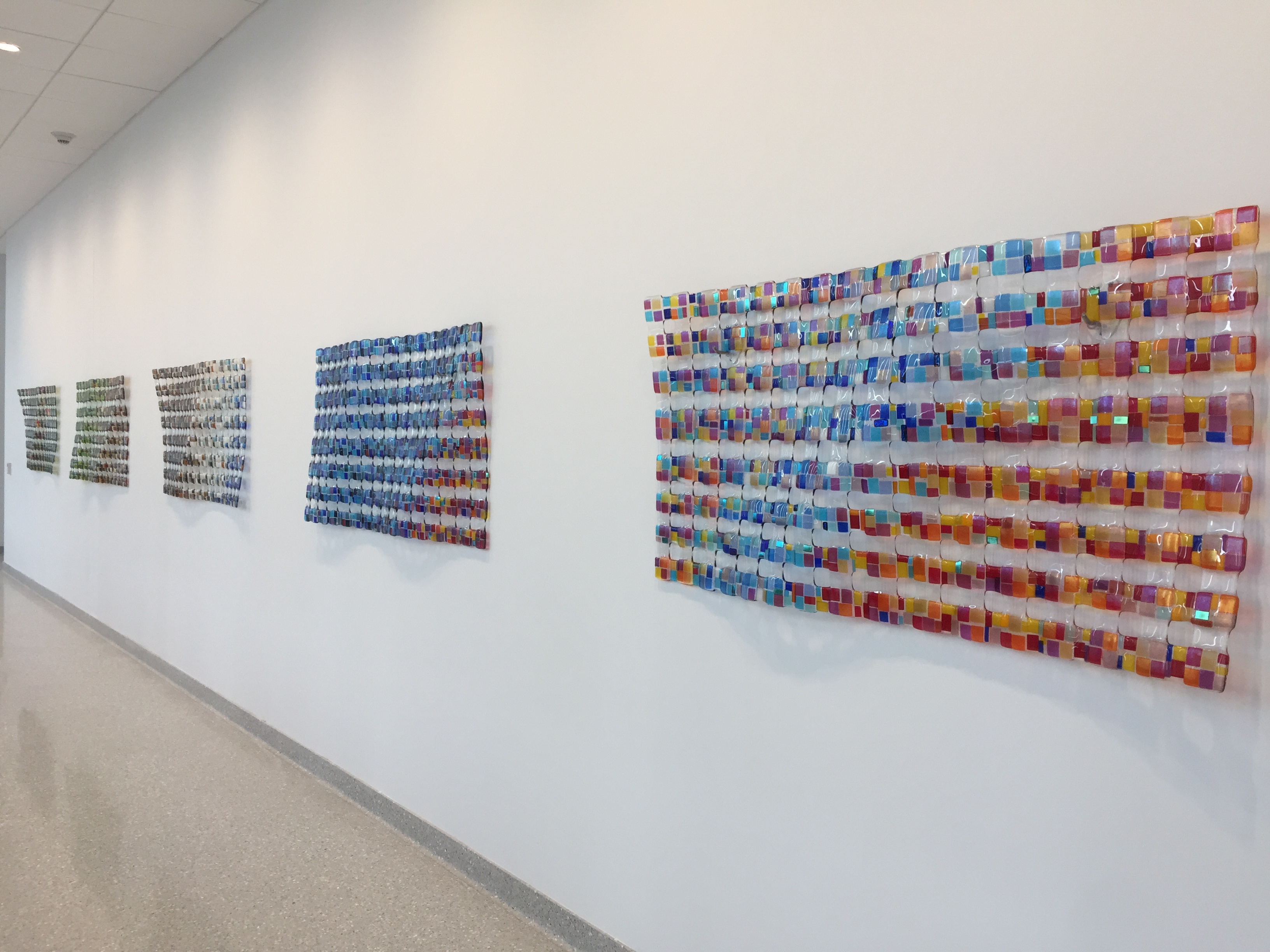 5 Retro Mesh, Hospital commision, Horizontal hanging