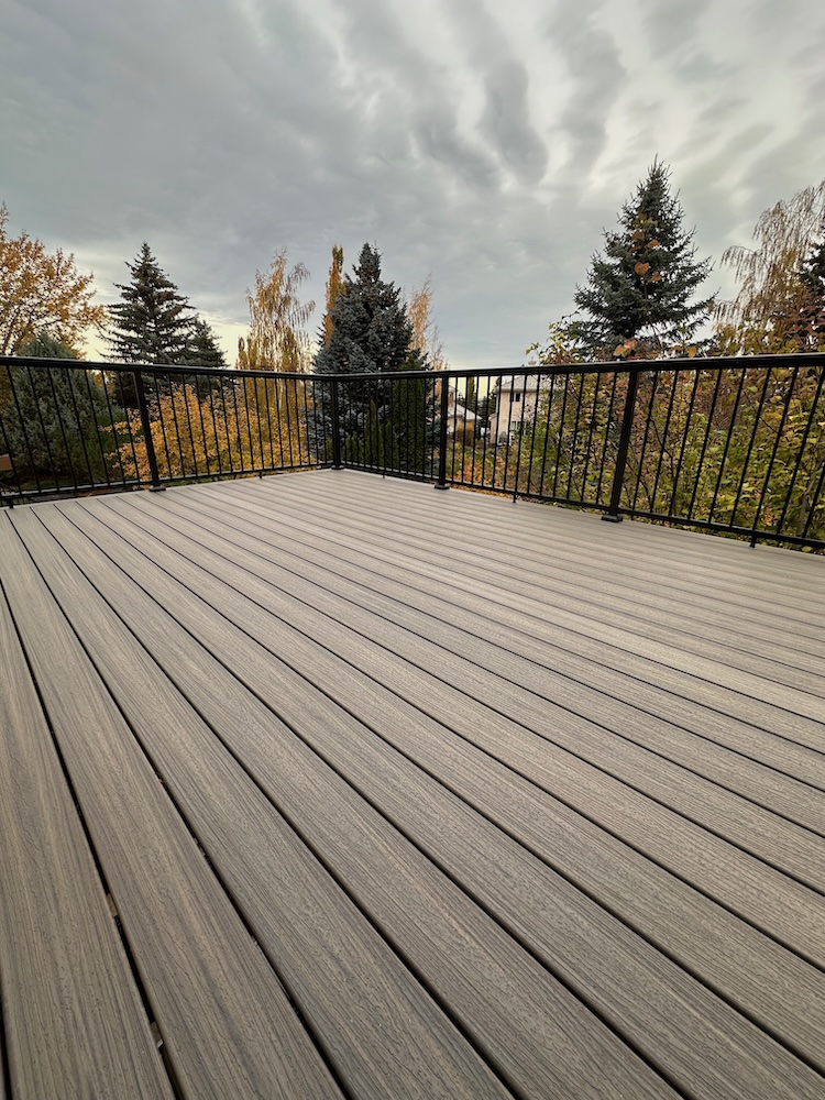 https://0901.nccdn.net/4_2/000/000/019/c2c/calgary-decking-trex23.jpg