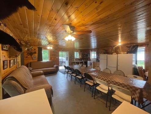 https://0901.nccdn.net/4_2/000/000/019/c2c/wild-north-outfitters-dining-hall-inside--view-2-madawaska-ontar.jpg