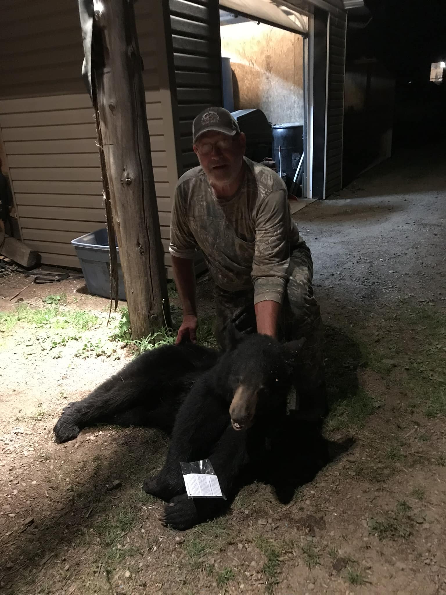 https://0901.nccdn.net/4_2/000/000/020/0be/2024-frank-ontario-black-bear-hunting-success.jpg