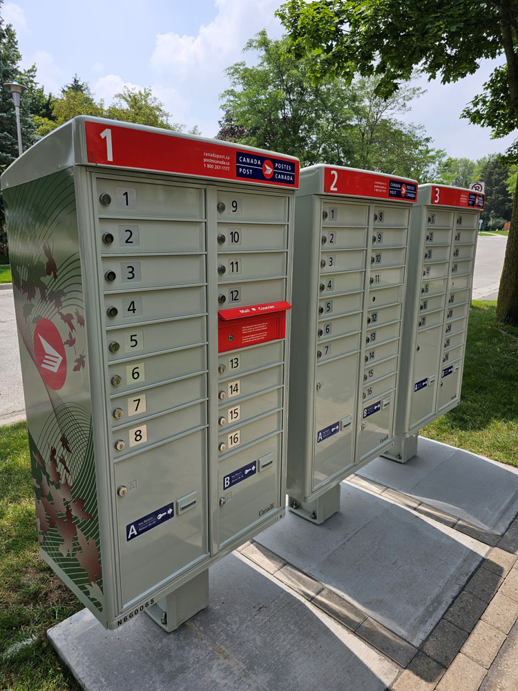 https://0901.nccdn.net/4_2/000/000/020/0be/canada-post-mailbox_.jpg