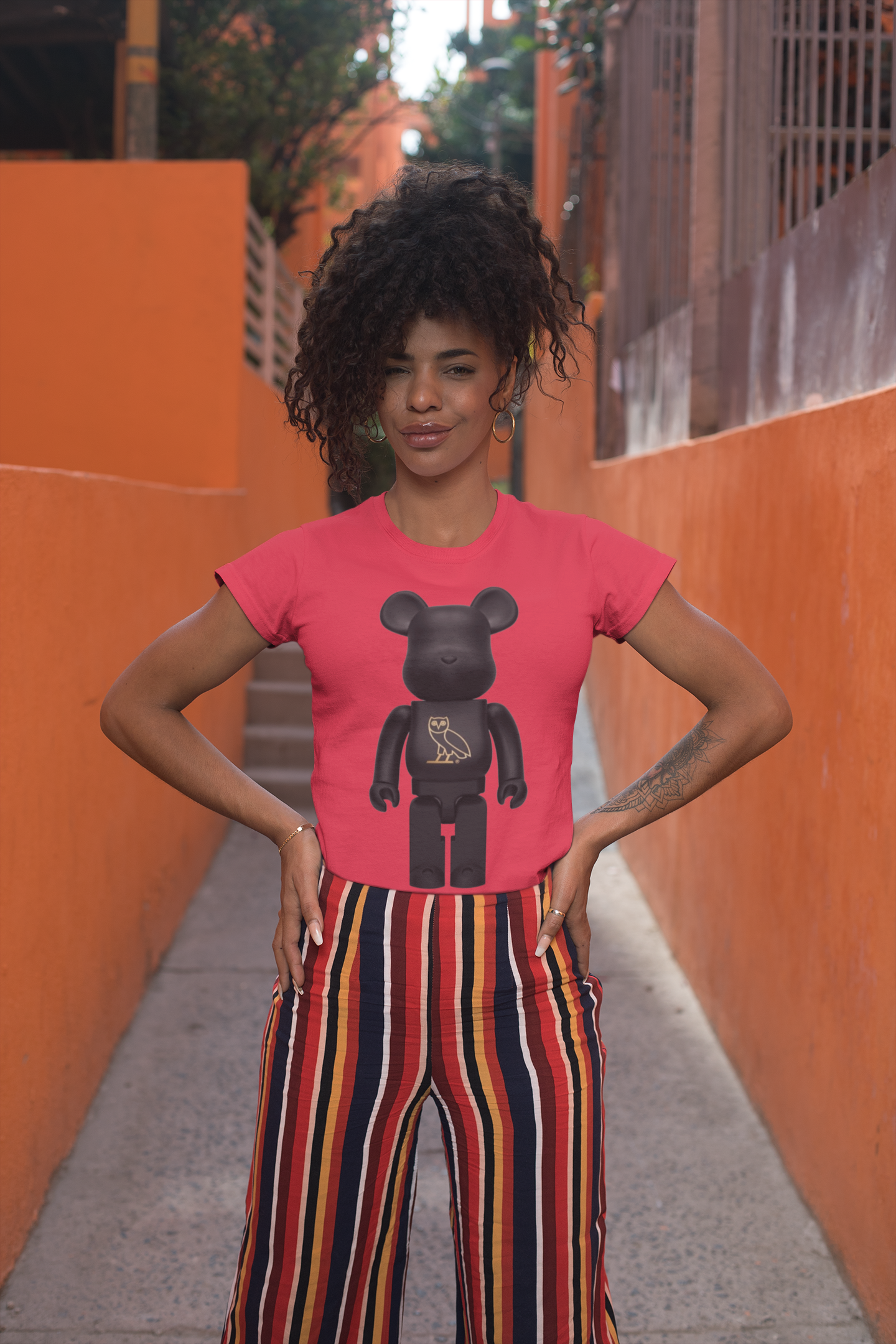 https://0901.nccdn.net/4_2/000/000/020/0be/crewneck-t-shirt-of-a-woman-with-kinky-hair-in-an-urban-alley-go.png