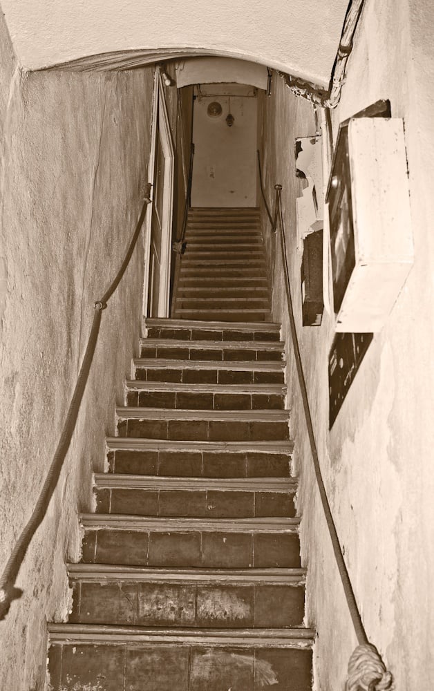 Escalier typique de 
l'entrée des maisons 
de Bonifacio, cardio 
de premier ordre 
Avrll 2010