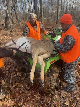 https://0901.nccdn.net/4_2/000/000/024/ec9/2024--doe-ontario-whitetail-deer-hunt-wild-north-outfitters.jpg