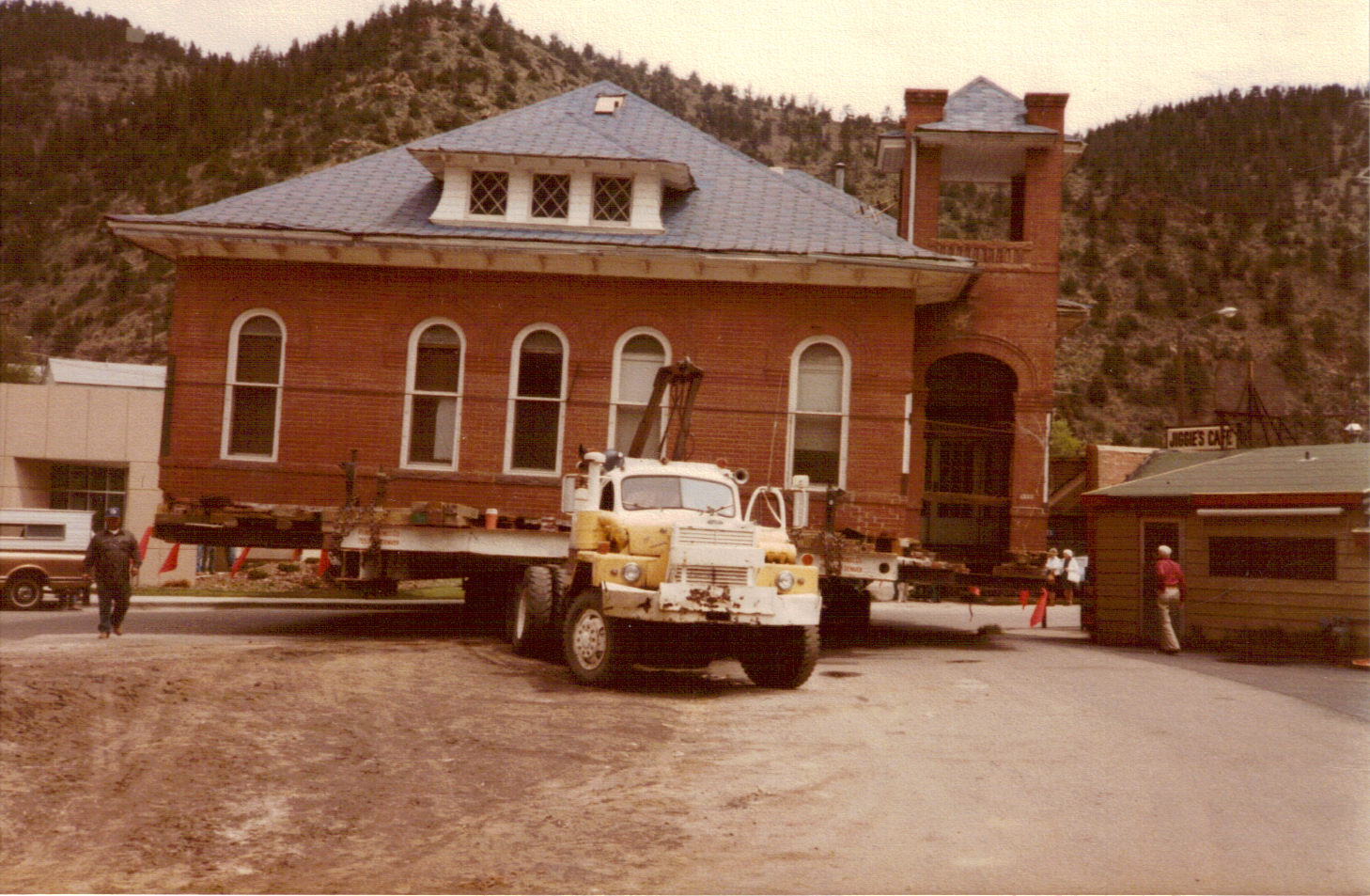 https://0901.nccdn.net/4_2/000/000/024/ec9/idaho-springs-3.jpg