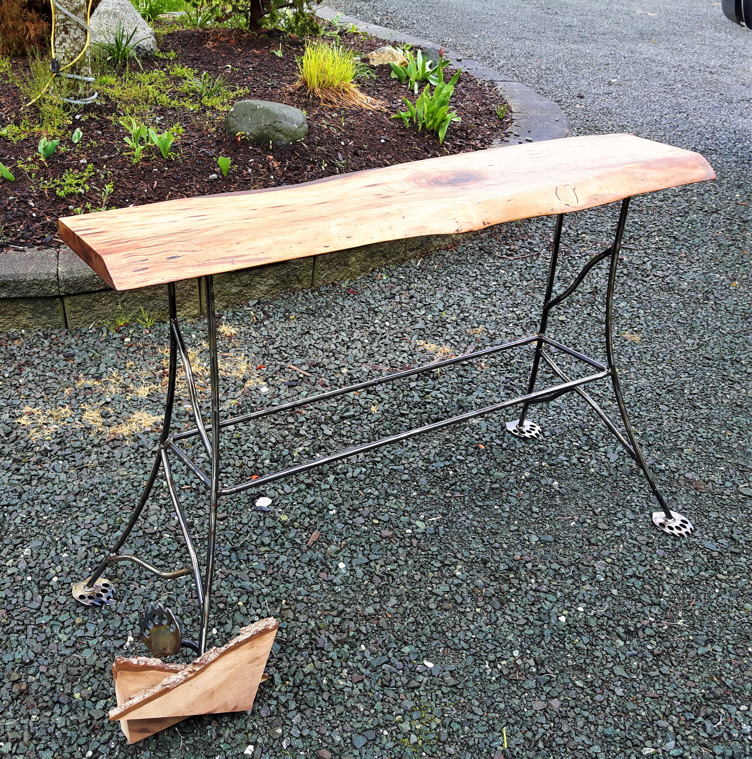 Live edge table , custom table, Campbell river BC, Vancouver island BC, Vancouver BC, Victoria BC, British Columbia,Alberta