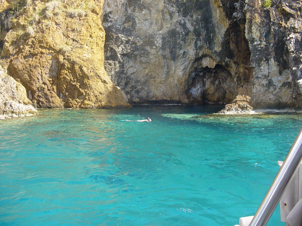 RUGGED SHORELINE AND GREAT SNORKELLING AT THE BIGHT ON NORMAN IS. BVI
