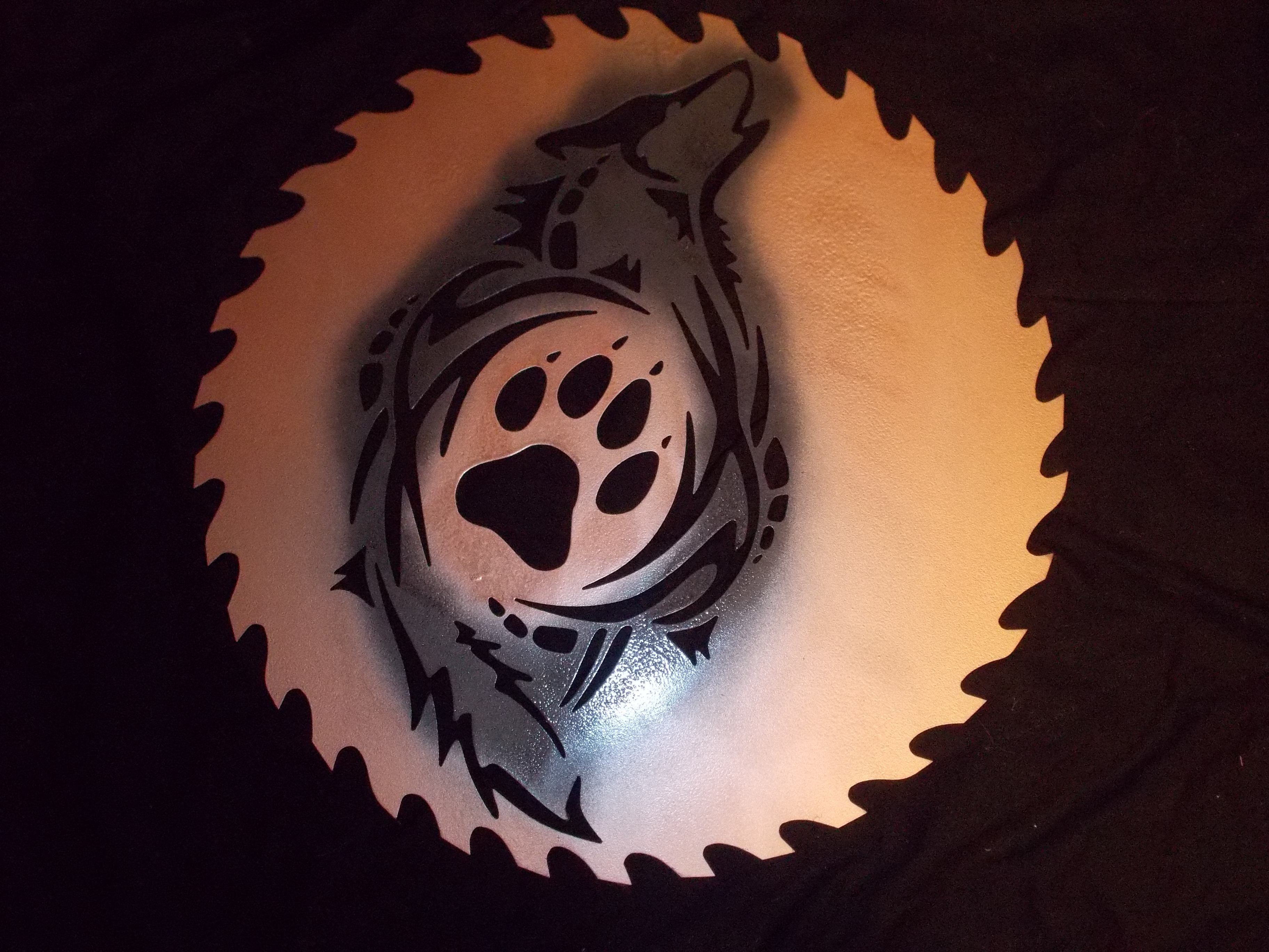 Metal Art, Wolf in sawblade, Campbell river BC, Vancouver island BC, Vancouver BC, Victoria BC, British Columbia,Alberta