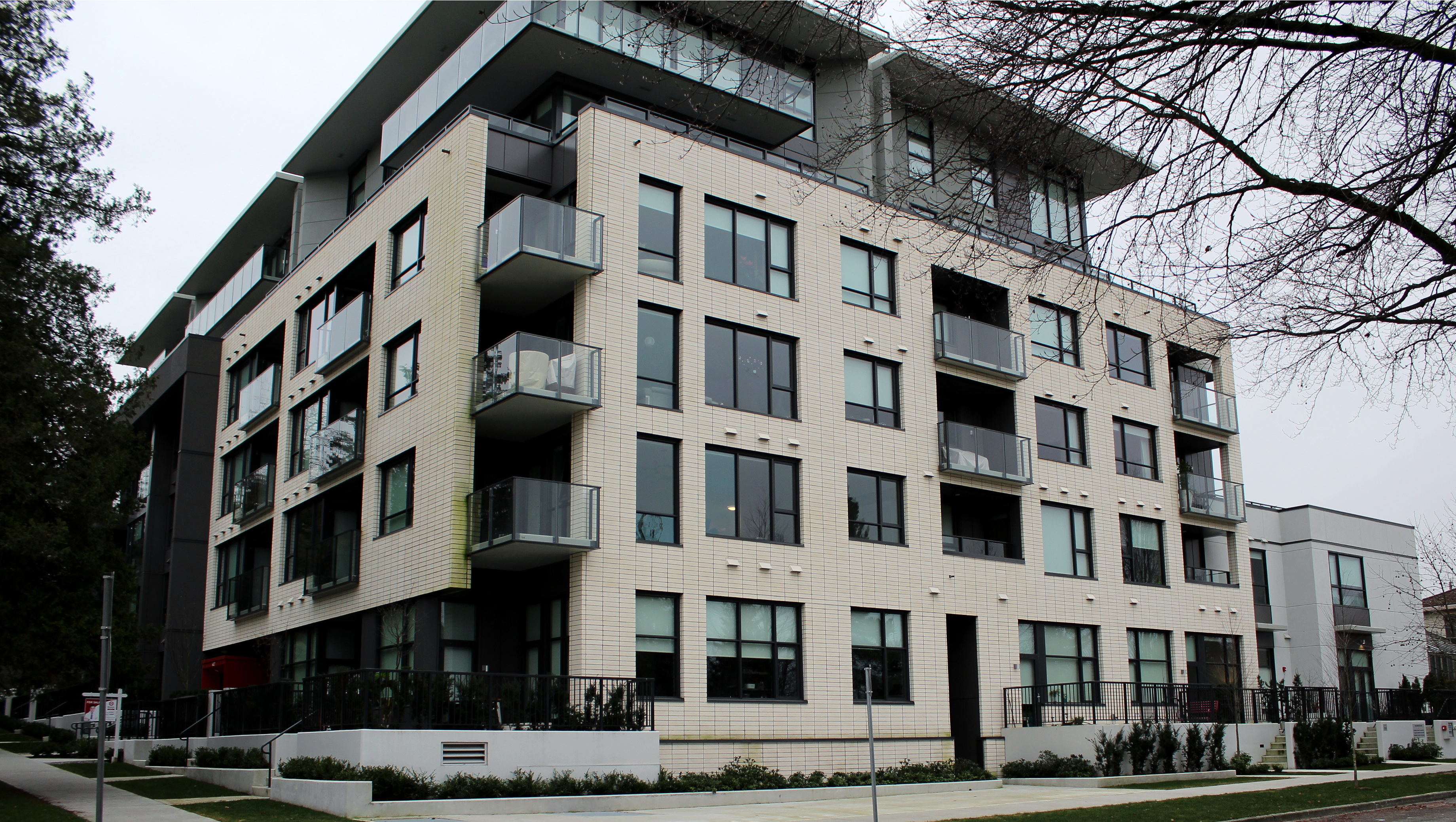 Monarch - Multi Family Condo 
4427 Cambie St. , Vancouver BC
