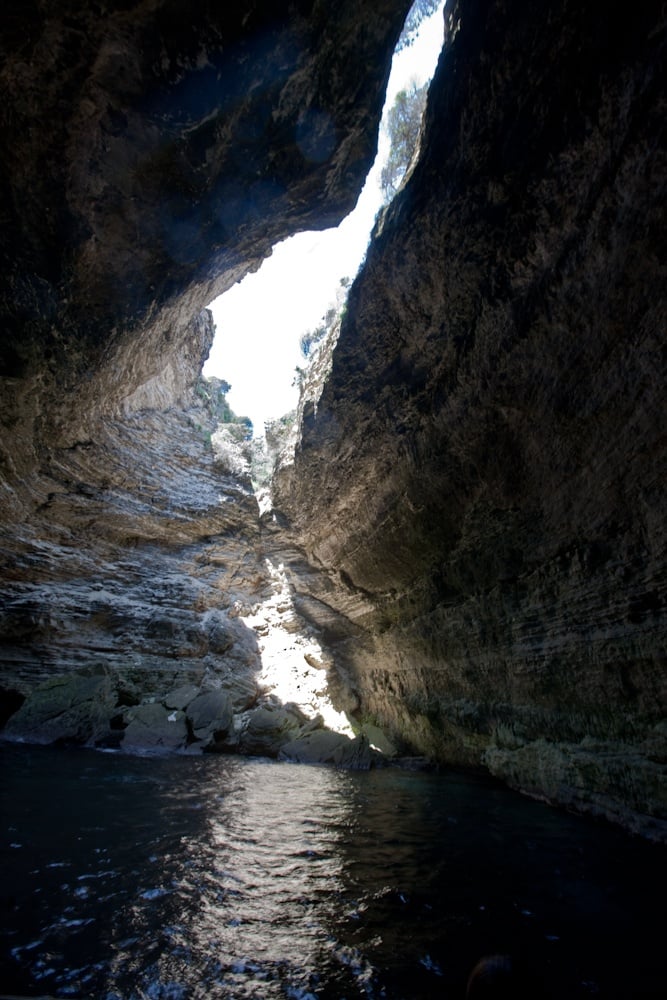 Grotte de Bonifacio, 
visitée en bateau, 
dont la voûte forme 
le dessin de la Corse 
- Avril 2010