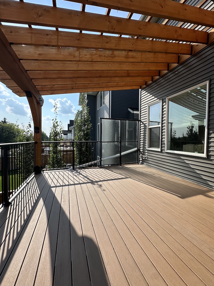 https://0901.nccdn.net/4_2/000/000/038/2d3/calgary-decking-trex28.jpg