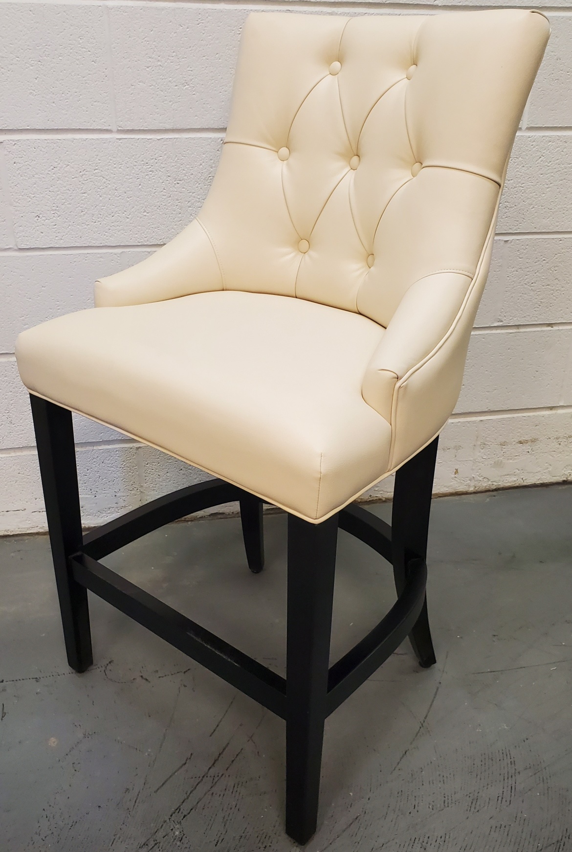 140ST RUBY STOOL