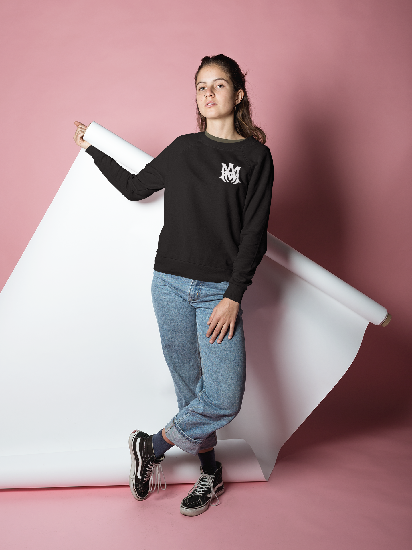 https://0901.nccdn.net/4_2/000/000/038/2d3/girl-wearing-a-crewneck-sweatshirt-posing-in-a-pink-studio-gosex.png