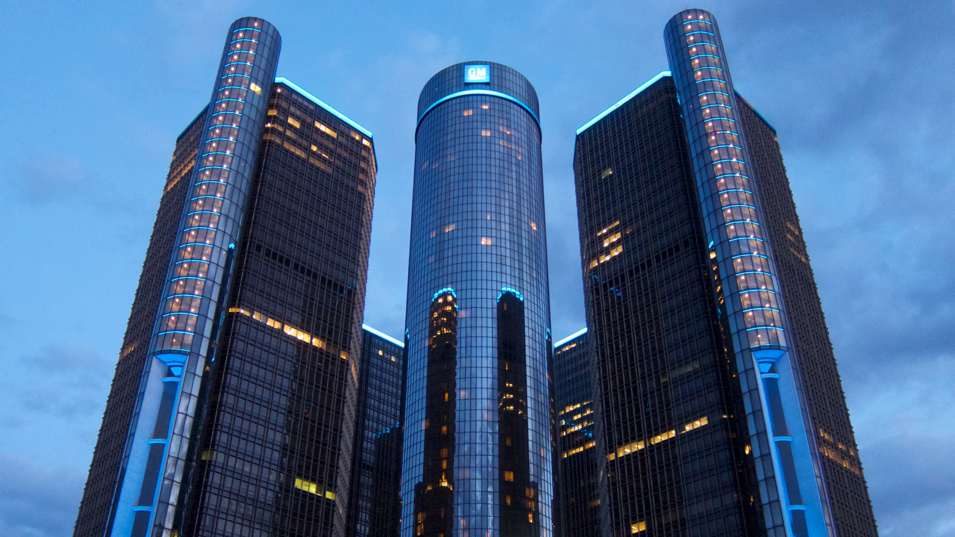 https://0901.nccdn.net/4_2/000/000/038/2d3/gm_renaissance_center_-8603485583-.jpg