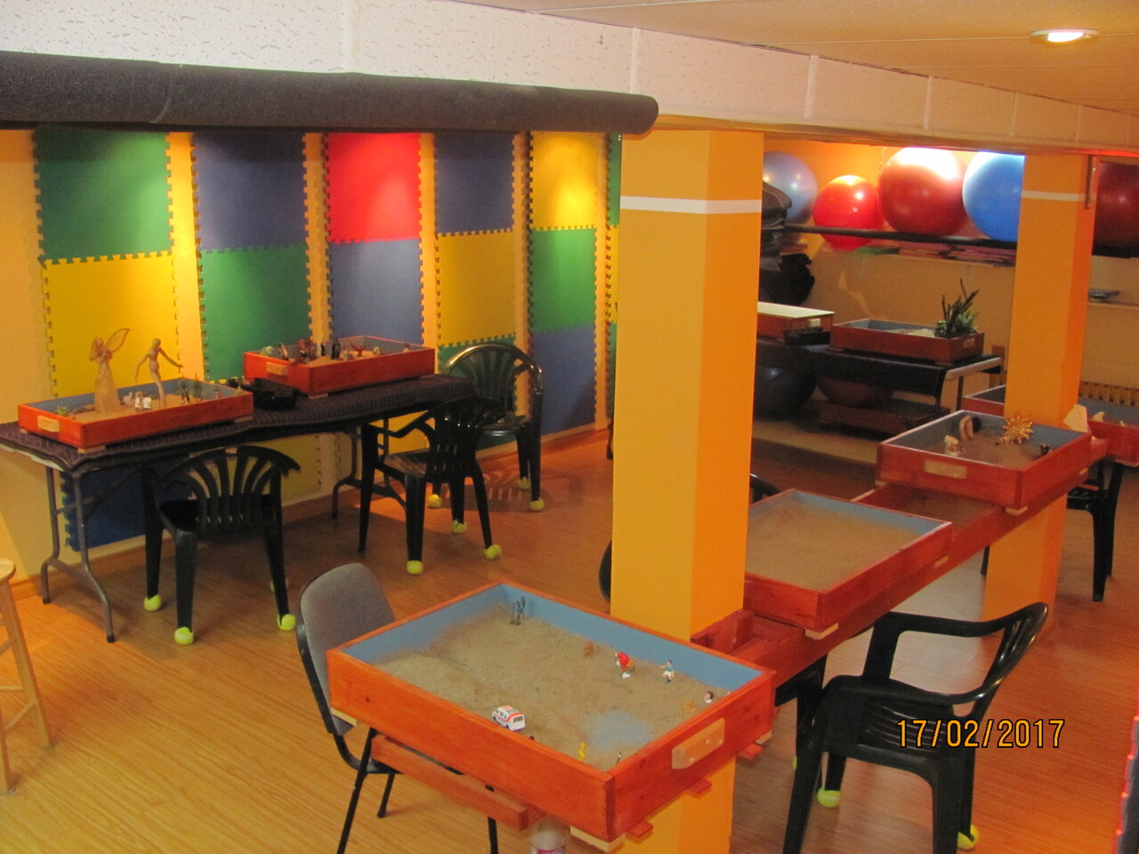 Grande salle comportant 8 aires de jeu individualisées