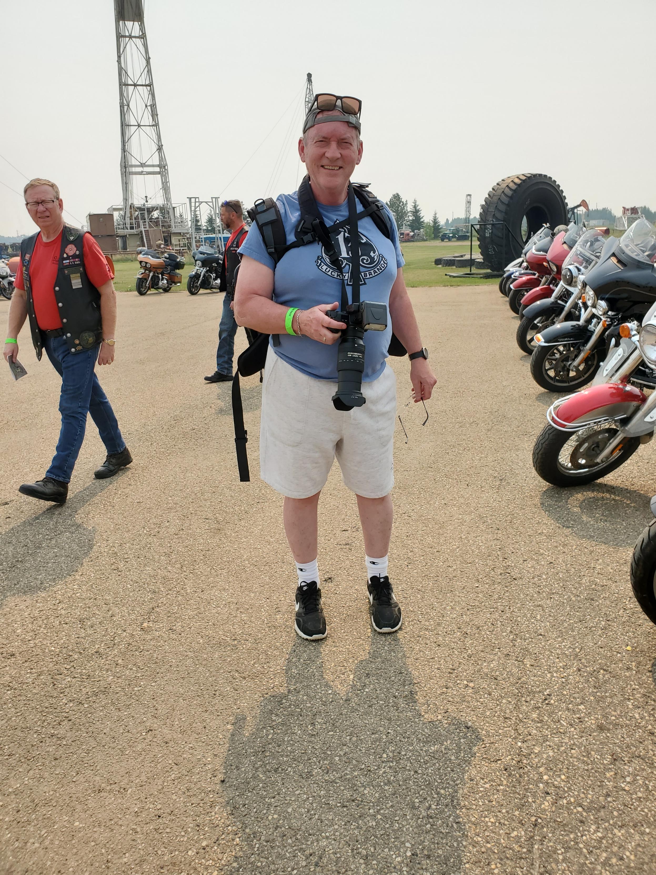 https://0901.nccdn.net/4_2/000/000/038/2d3/photographer.jpeg