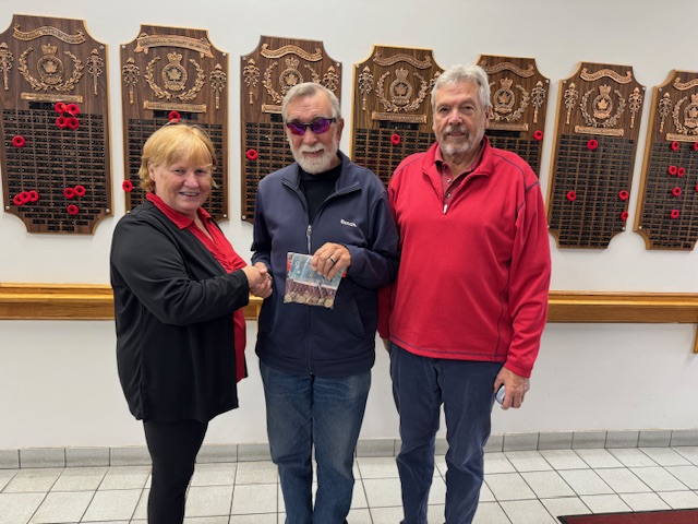 President from CAVUNP Rick Wright presenting a check to the Royal Canadian Legion Branch 285 for the Poppy funds.
President from CAVUNP Rick Wright presenting a check to the Royal Canadian Legion Branch 285 for the Poppy funds.