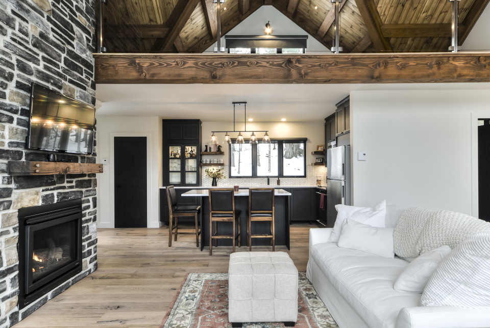 https://0901.nccdn.net/4_2/000/000/038/2d3/timber-frame-interior_737.jpg
