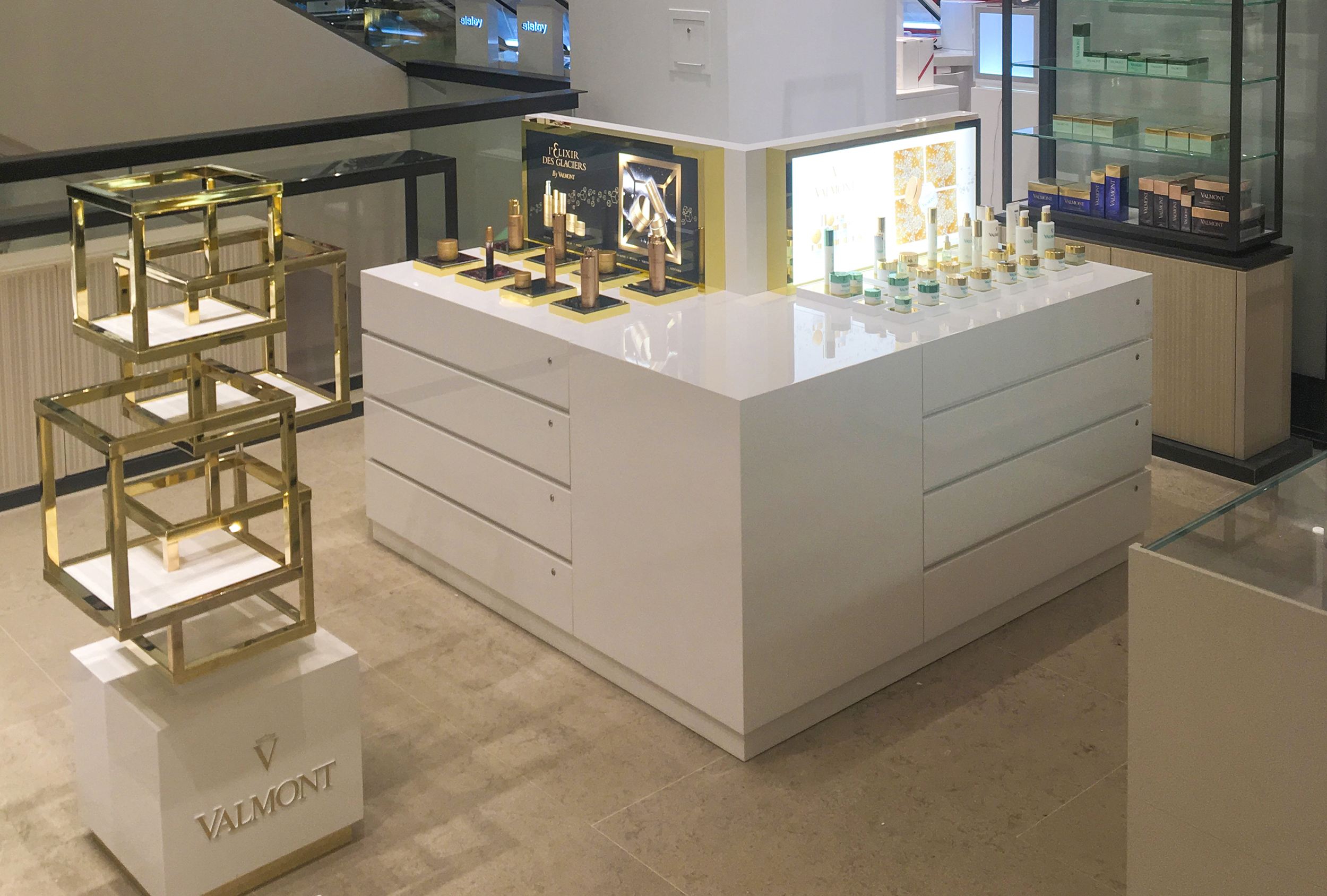 VALMONT design and production
Holt Renfrew Bloor Street
Toronto, Ontario
