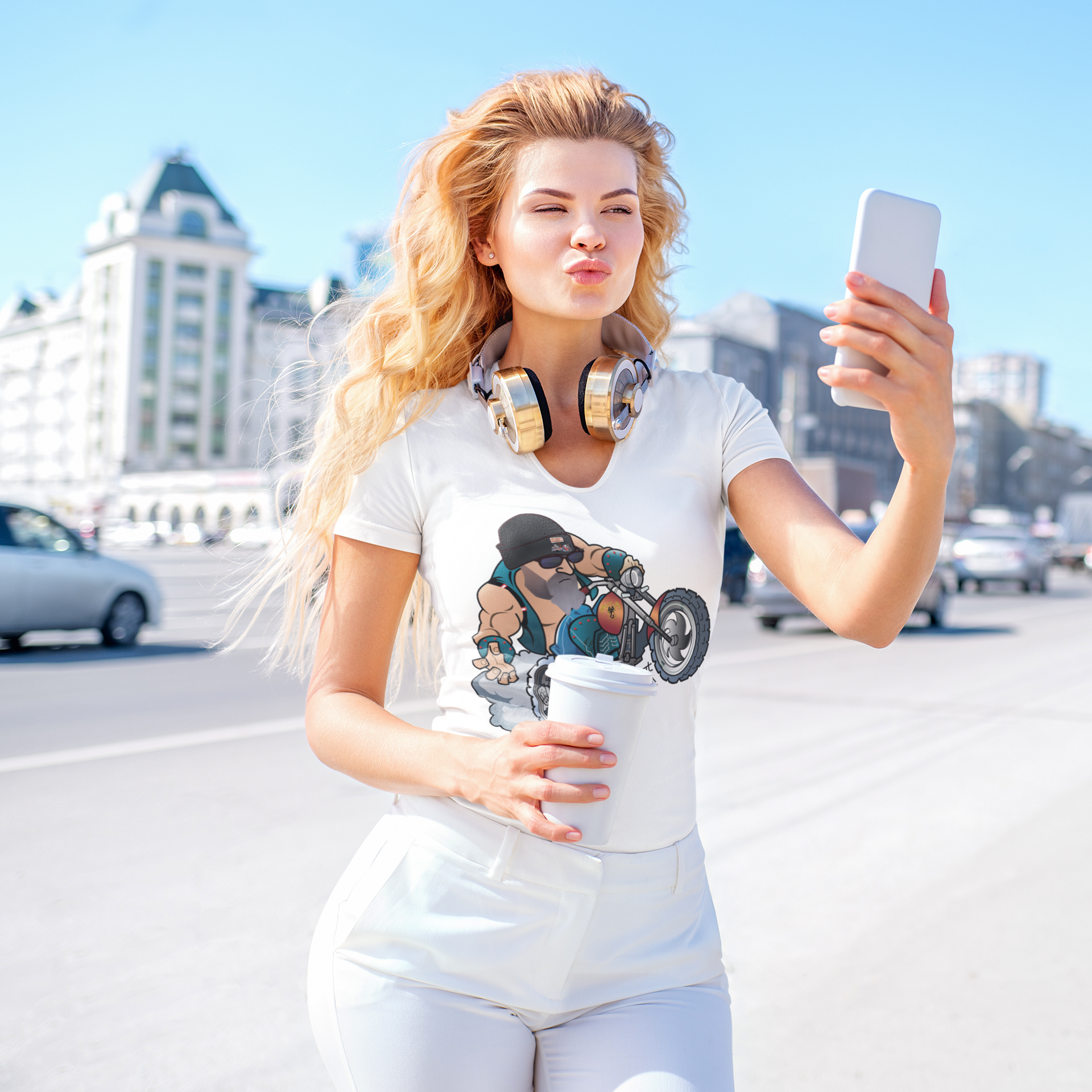 https://0901.nccdn.net/4_2/000/000/03f/ac7/-blonde-woman-taking-a-selfie-on-the-street-gosexyca.png