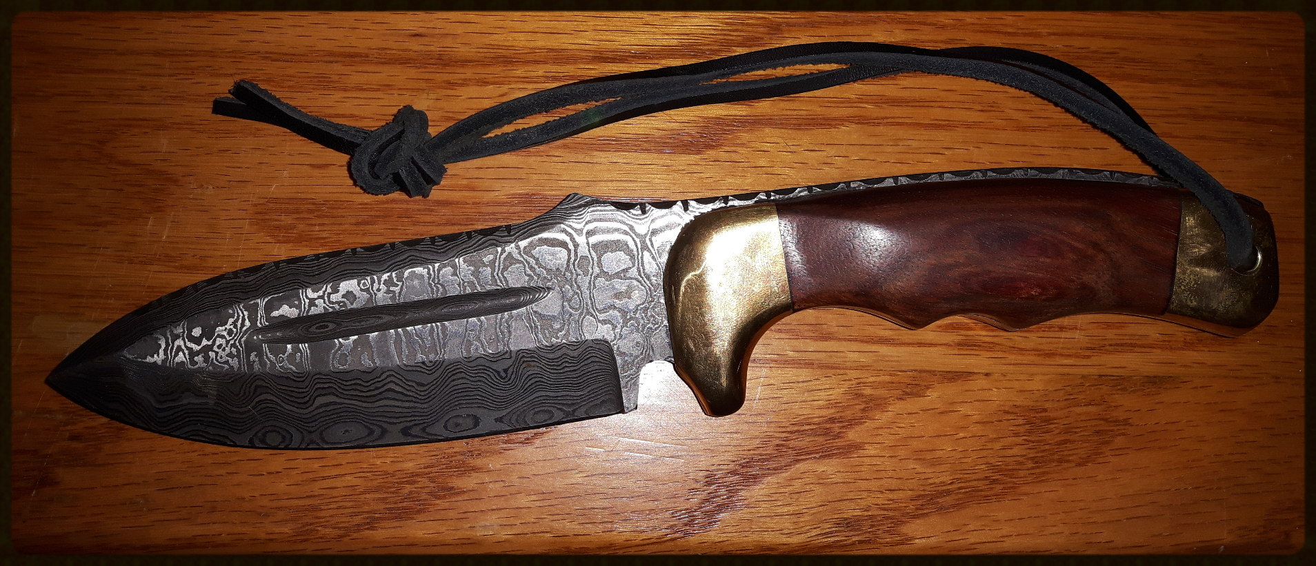 Damaskus knife , blood wood handle