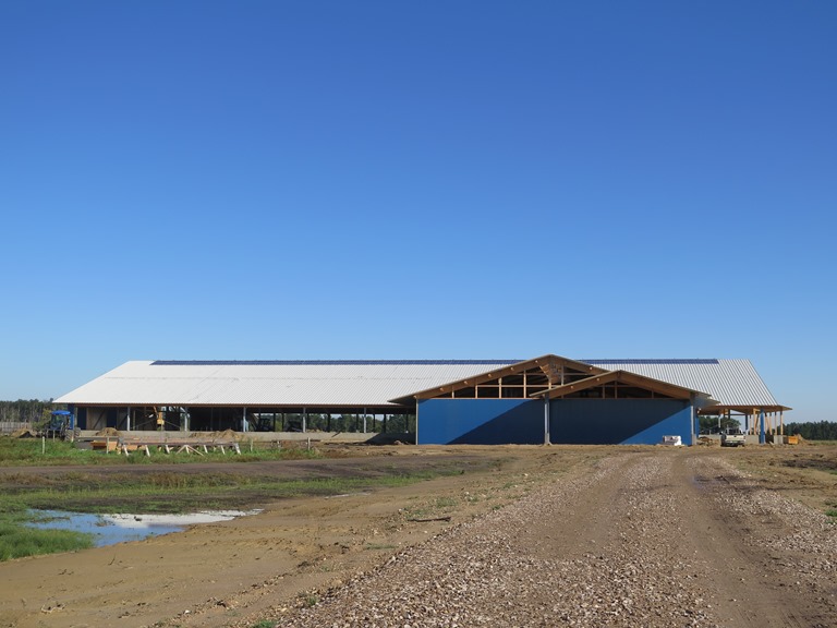 2016 Manitoba - Robot dairy barn