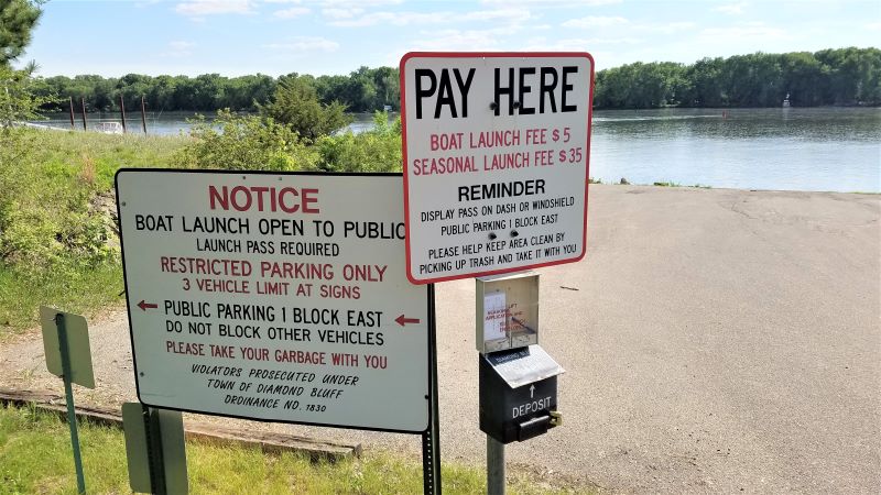 Boat launch donation and instructions sign.