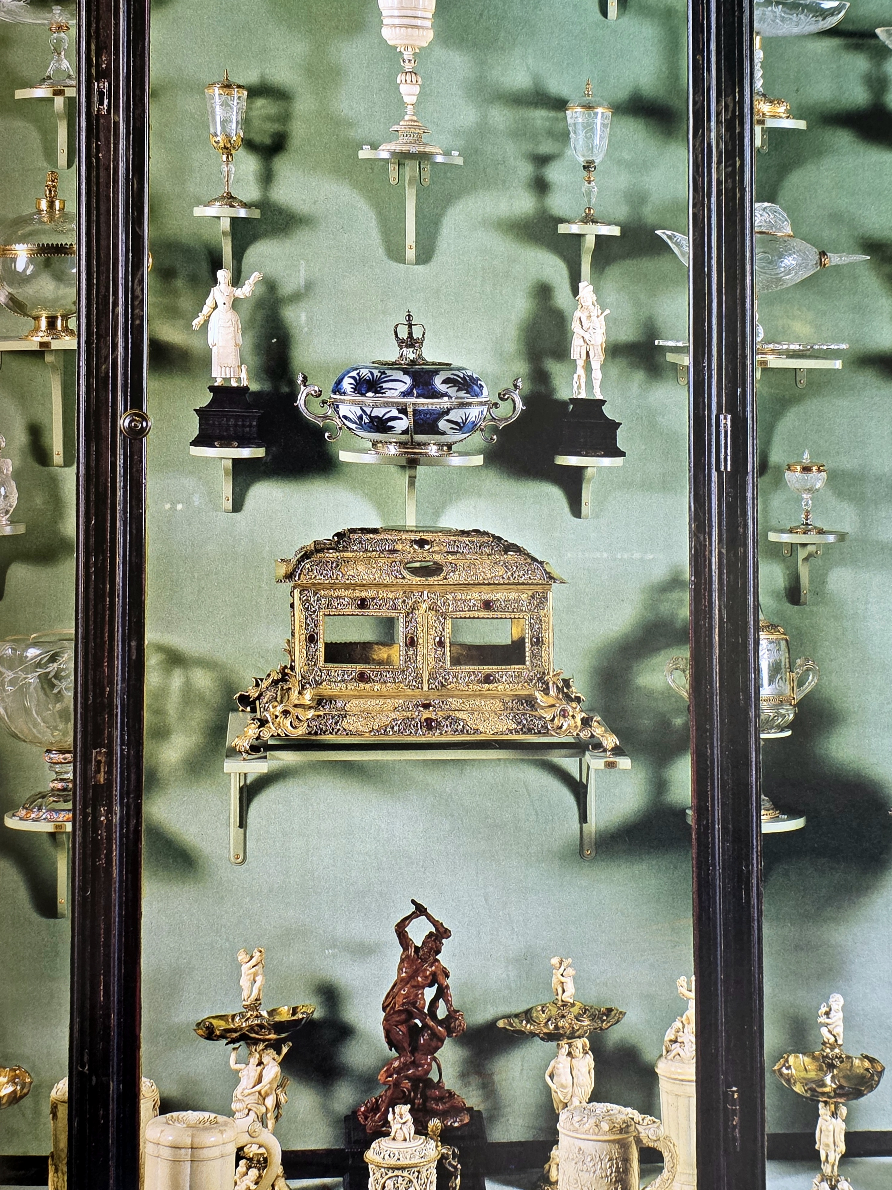 Cabinate from a King in the 17th C