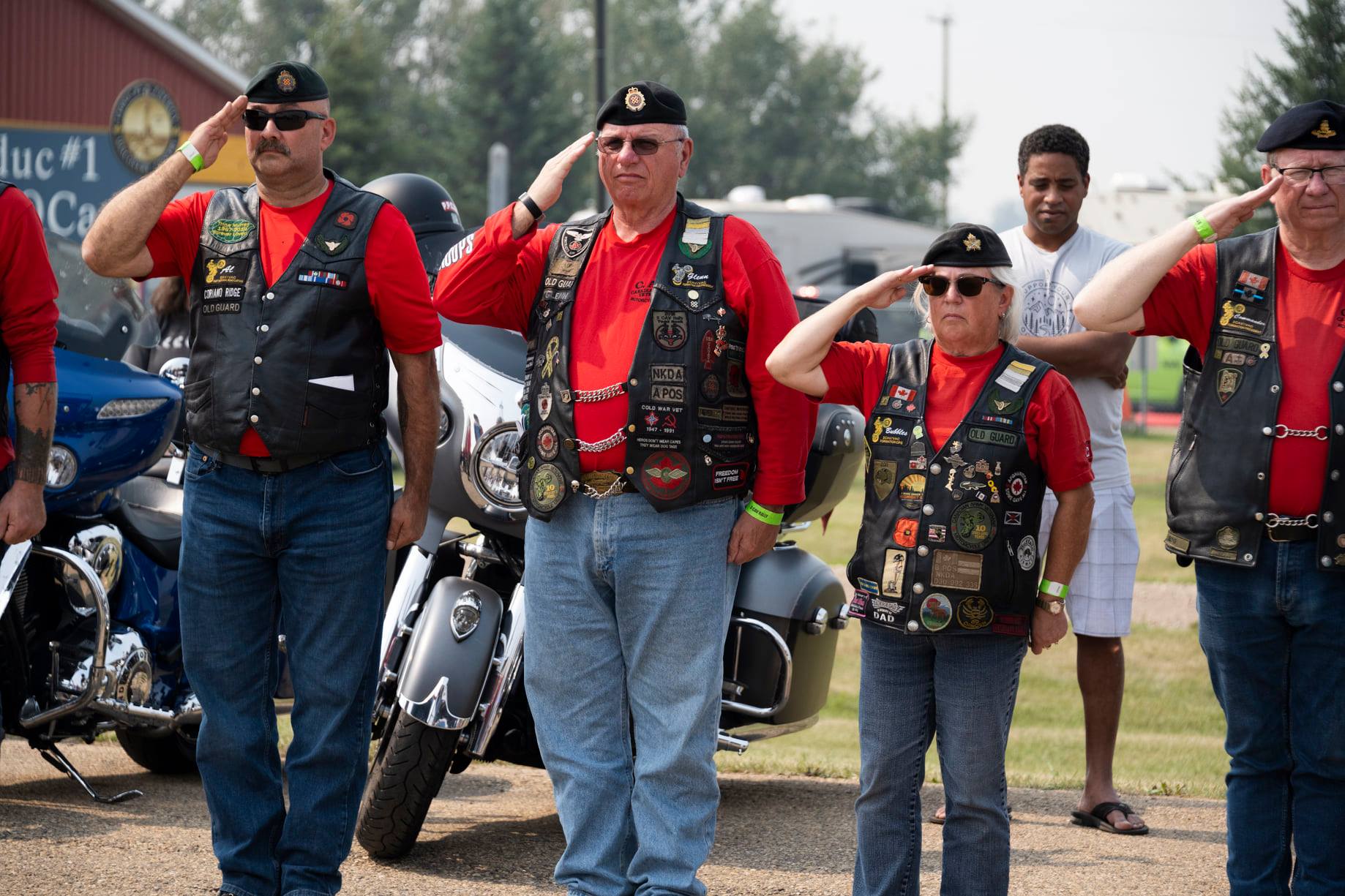 https://0901.nccdn.net/4_2/000/000/03f/ac7/formation-saluting.jpg